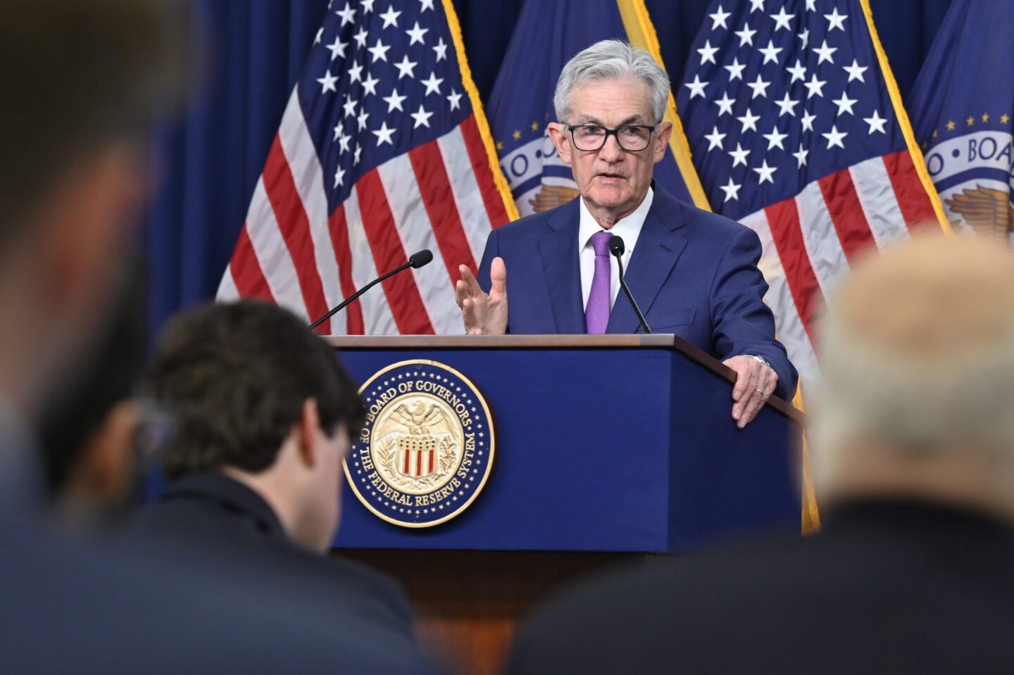 Fed Hints Interest Rate Cuts